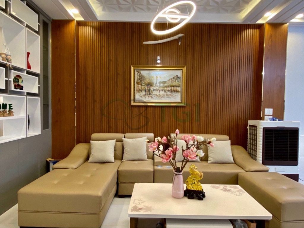 Thanh lam gỗ nhựa trang trí phòng khách tăng giá trị kiến trúc
